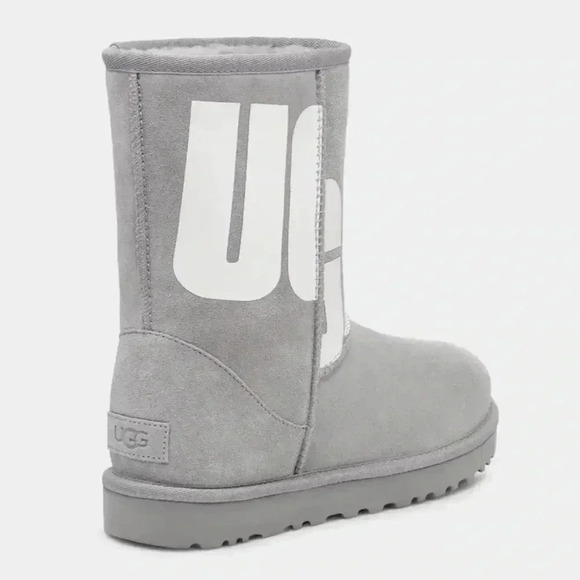 UGG’s W Classic Short II Chopd - Picture 4 of 13